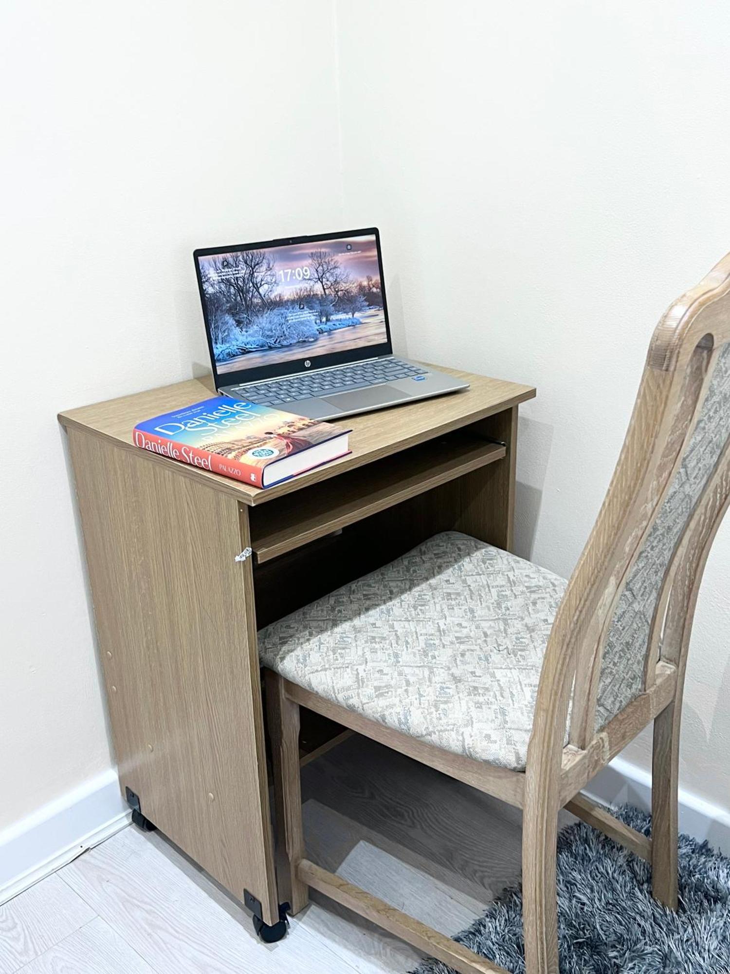Cosy Private Flat In London, Free Parking On Premise Apartment Carshalton Exterior photo