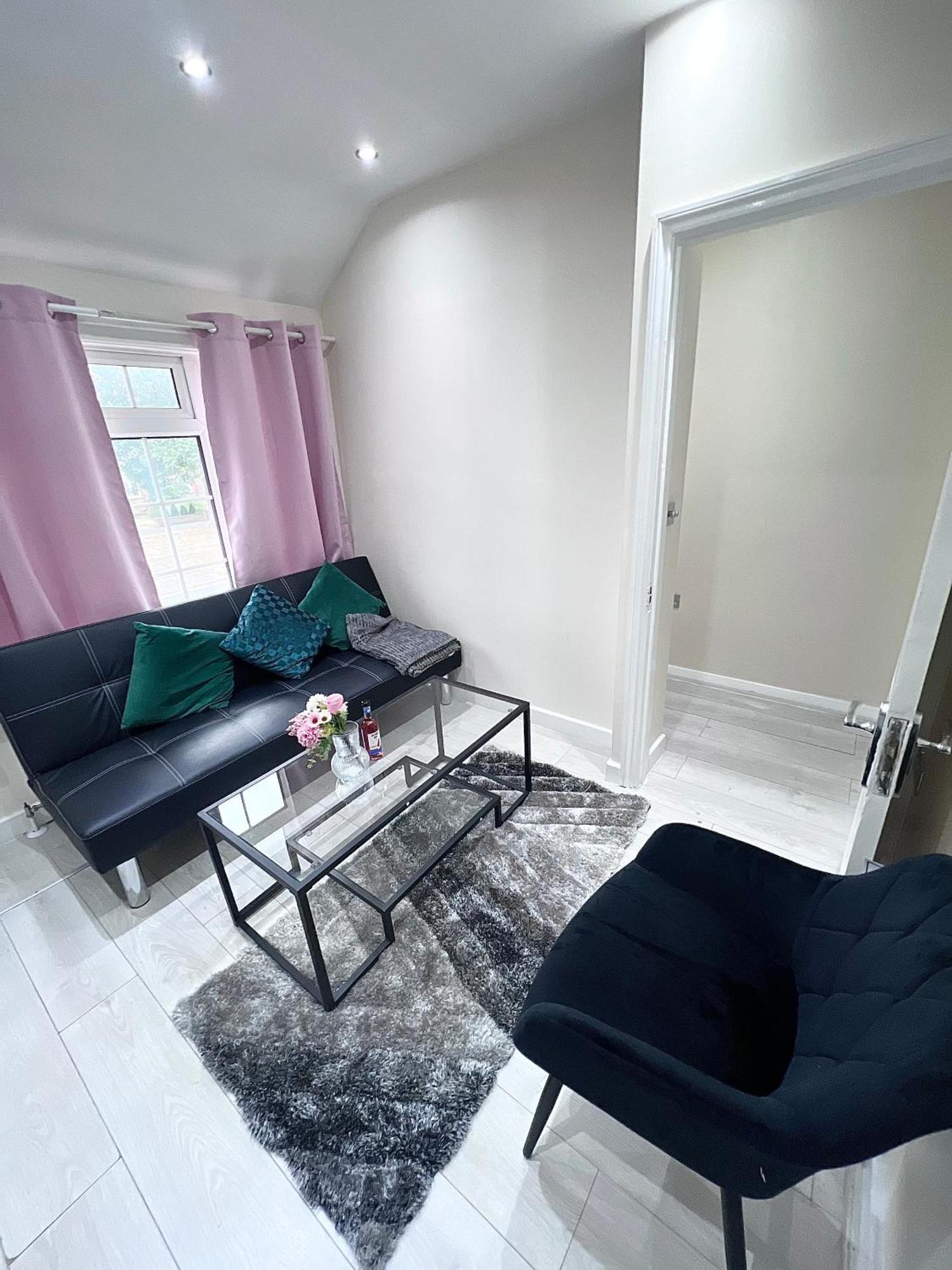 Cosy Private Flat In London, Free Parking On Premise Apartment Carshalton Exterior photo